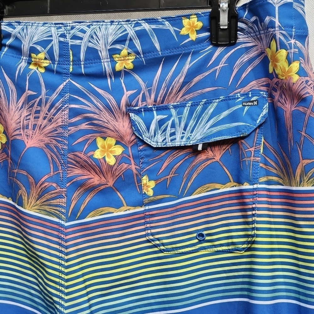 Hurley Floral Stripped Blue 86% Recycled Polyester 14% Spandex Swim Shorts Sz 38 - Picture 4 of 6